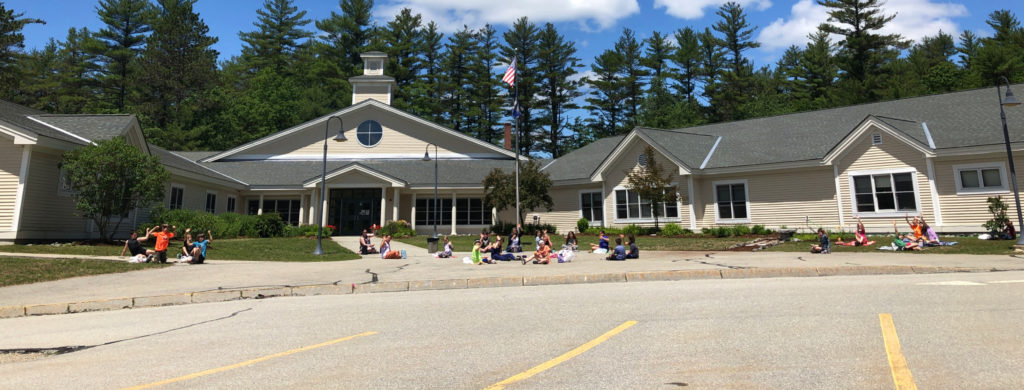 Featured image of article: Blue skies and sunshine = lunch outside!